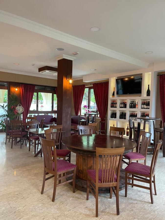 Hotel Divino Bistrot E Relais Lenola Exterior foto