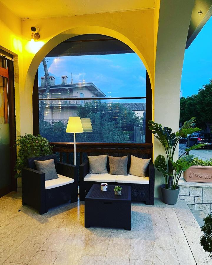 Hotel Divino Bistrot E Relais Lenola Exterior foto